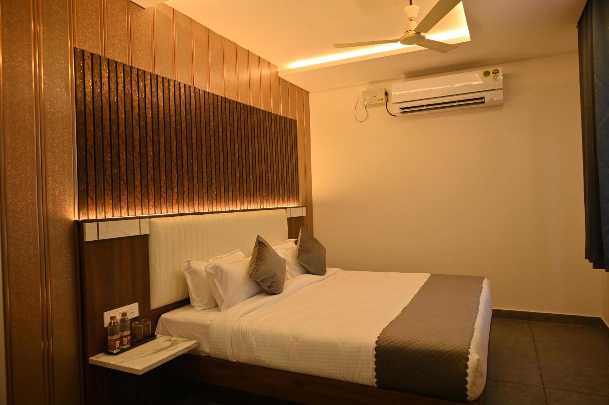 Hotel Shri Devi Comforts Inn Bhatkal Kültér fotó
